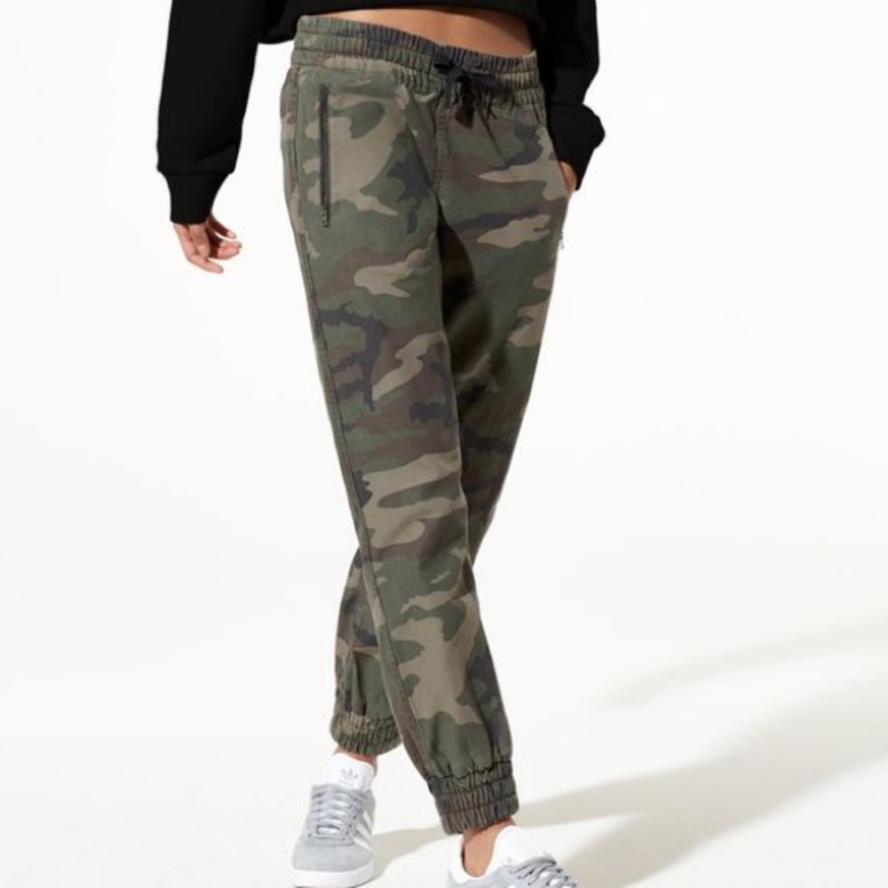 TNA Aritzia Camo Alix Pant Joggers